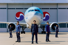Korean Air présente ses nouveaux uniformes écoresponsables pour ses équipes de maintenance et de fret