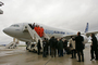 La presse devant les pilotes d'essai de l'Airbus A330-200F