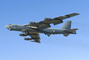 Un B-52H transportant un prototype X-51A